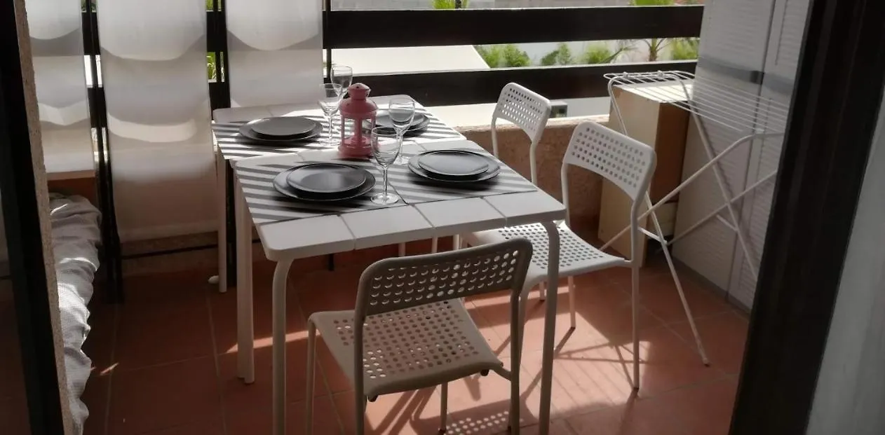Appartement terrasse vue mer, plage gorguette à 1 minute à pied, wifi,clim, parking clos privatif Sanary-sur-Mer